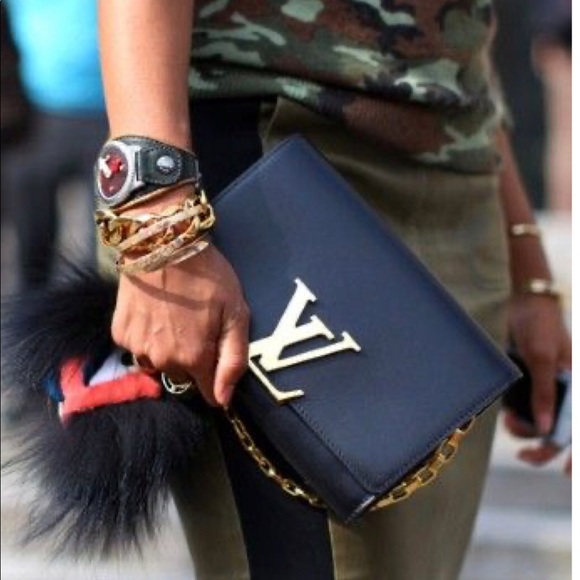 Louis Vuitton Handbags - Louis Vuitton CHAIN LOUISE clutch bag evening